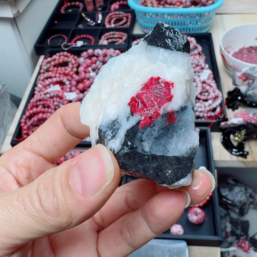 天然辰砂毛料115.9克