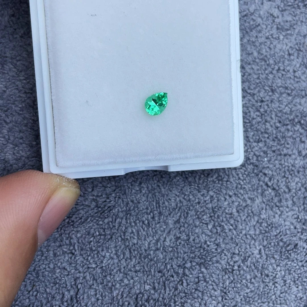 祖母绿裸石0.278Ct。