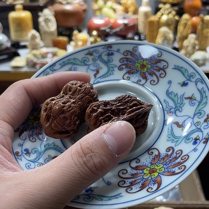 瓷片精致雕刻工艺品