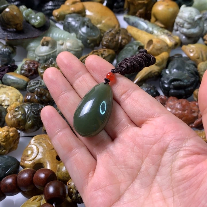 未镶嵌岫岩河磨玉（透闪石质玉）把件