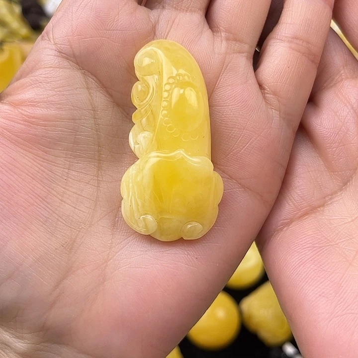 琥珀未镶嵌颈饰琥珀