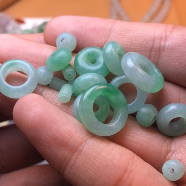 定制翡翠未镶嵌挂件