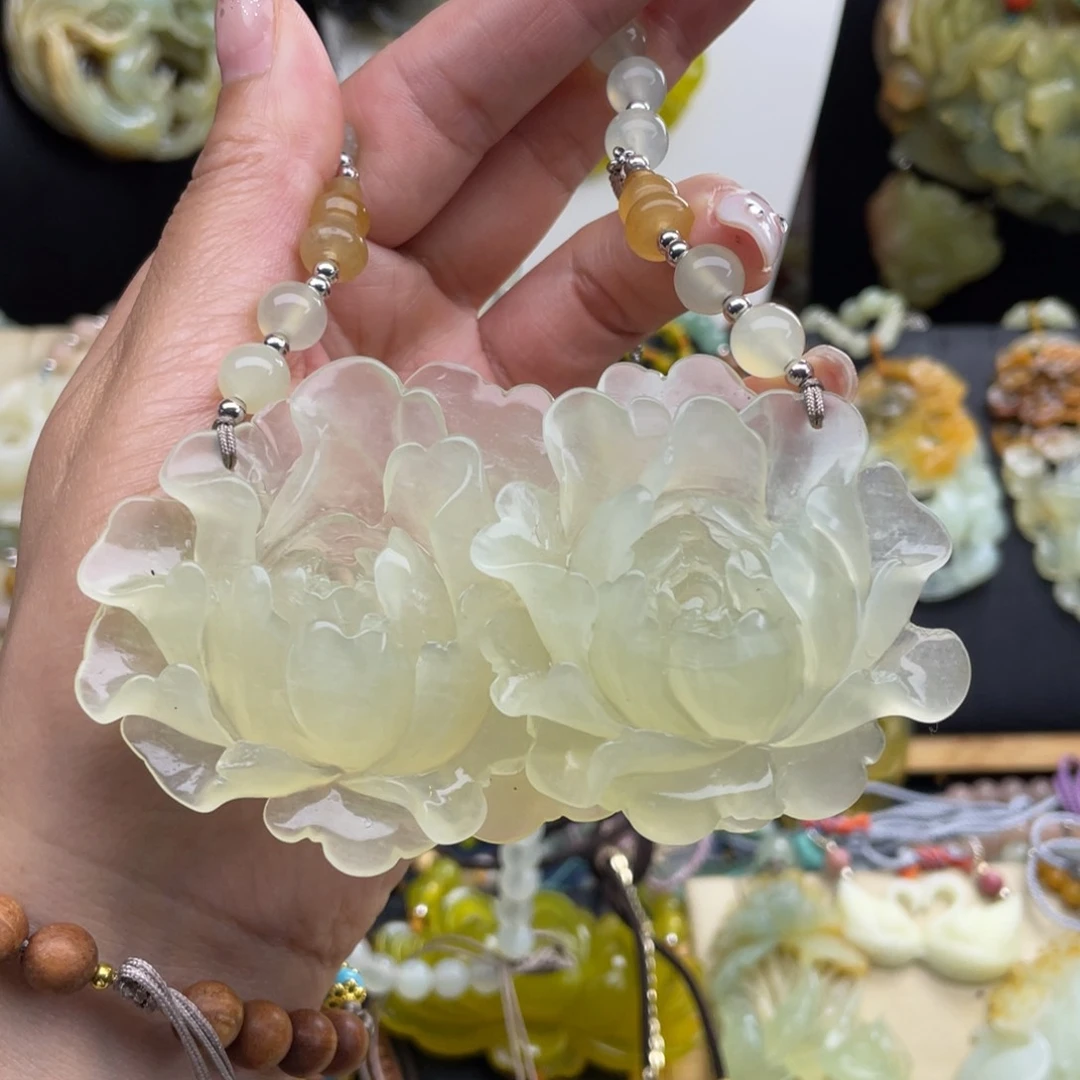 蛇纹石玉未镶嵌颈饰