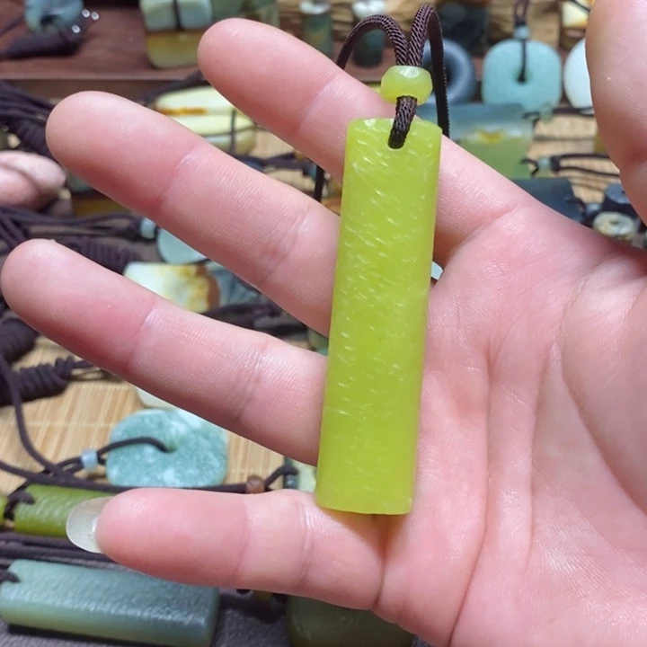 蛇纹石玉挂件未镶嵌洪*