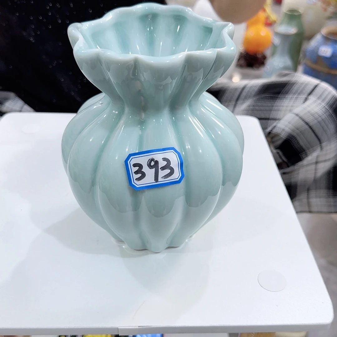 珍***缘393号陶瓷高17厘米瑕疵一个