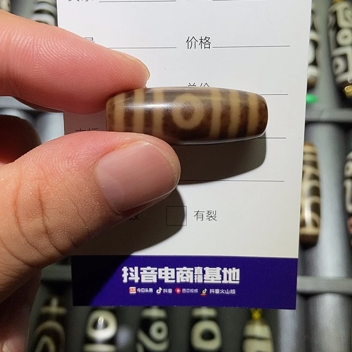 玛瑙/玉髓颈饰未镶嵌曲贡天珠