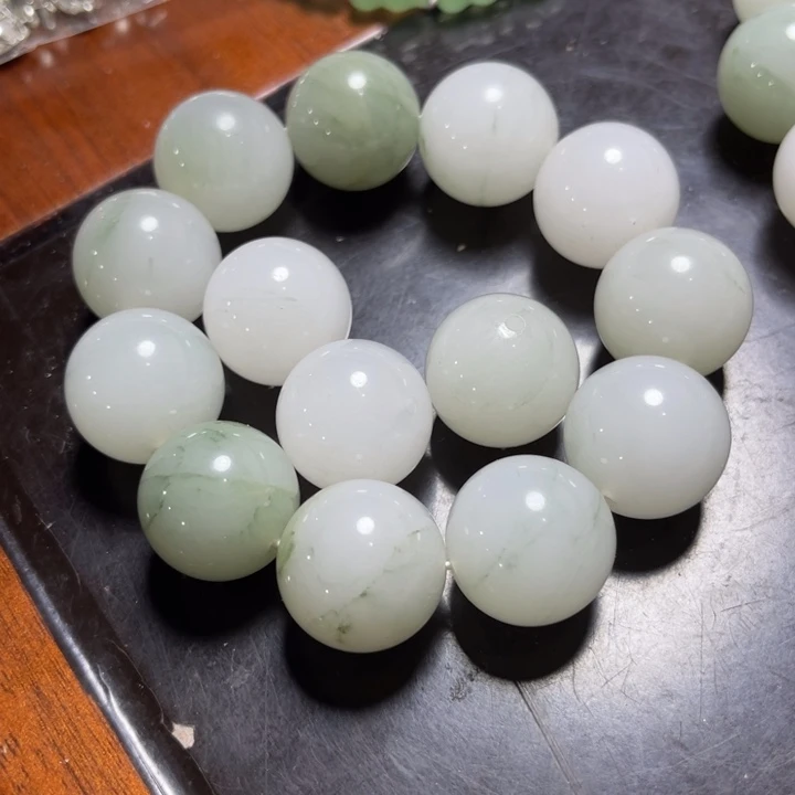 石英质玉未镶嵌颈饰