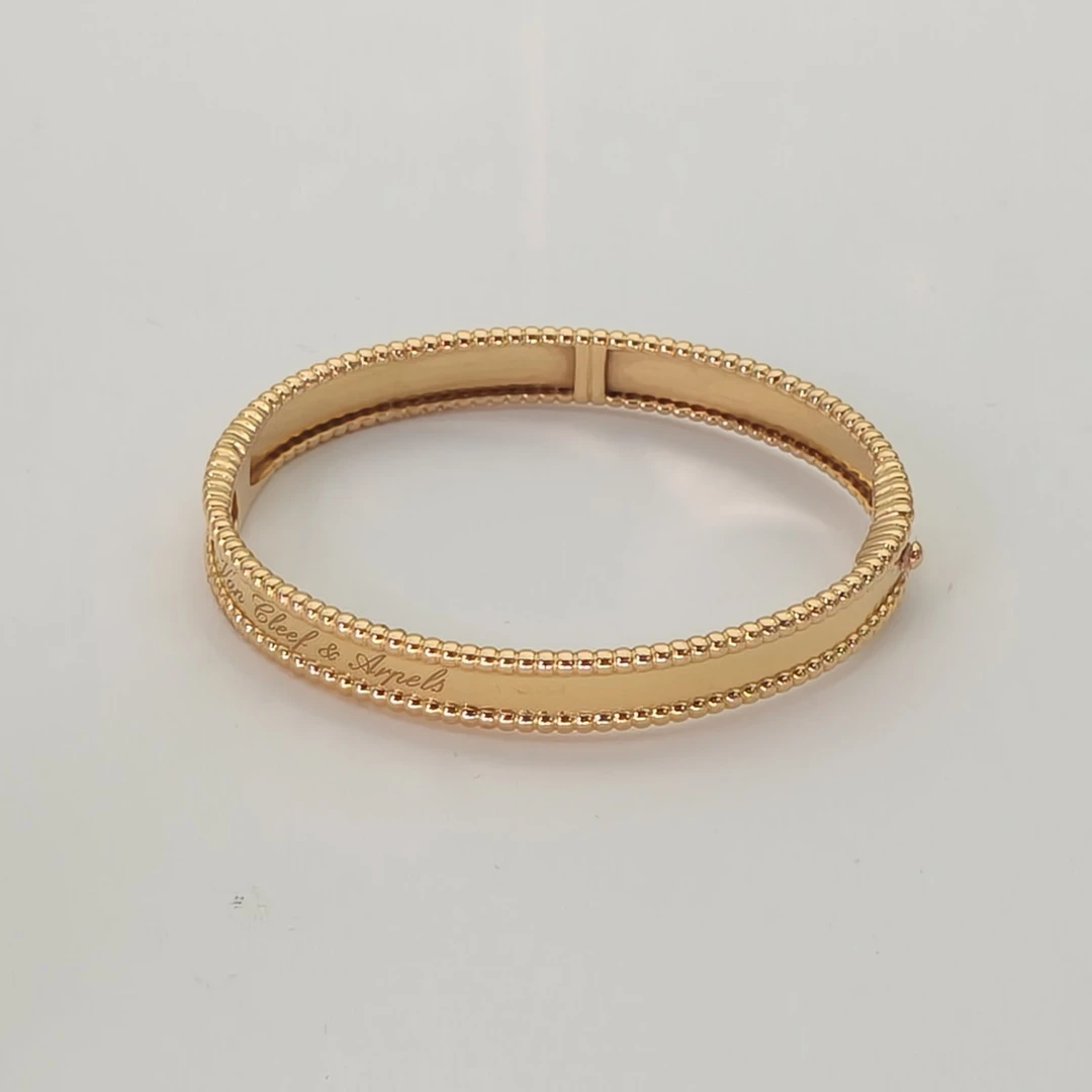95新 梵克雅宝 【念念特价】黄金 Perlée Signature 签名手镯 小号