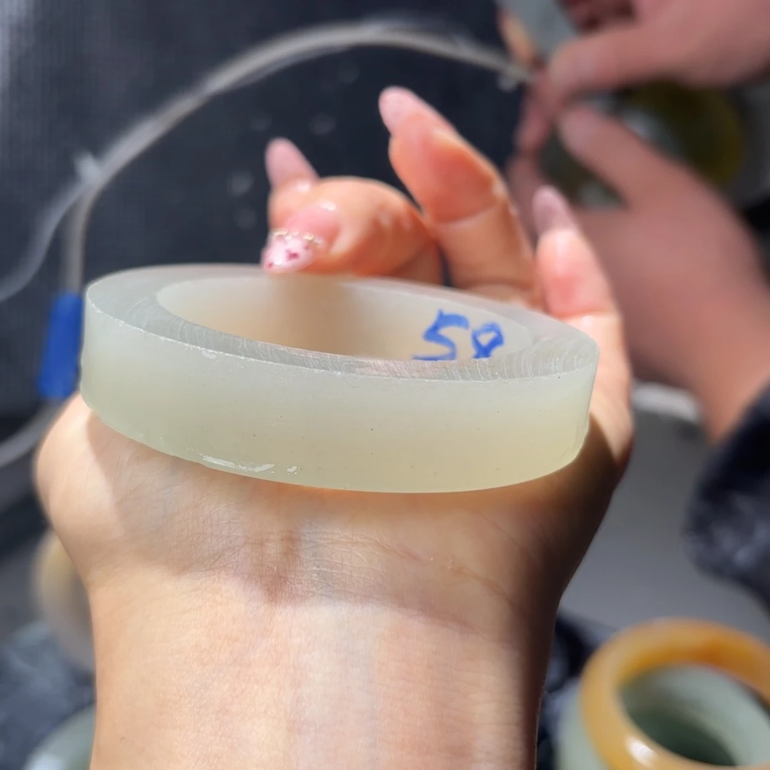 知***乐石英质玉未镶嵌手镯