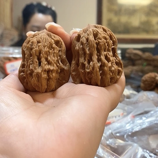 文玩核桃吊坠葫芦有点黄