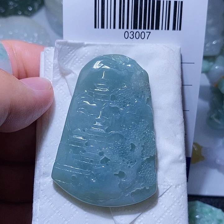 翡翠未镶嵌颈饰一