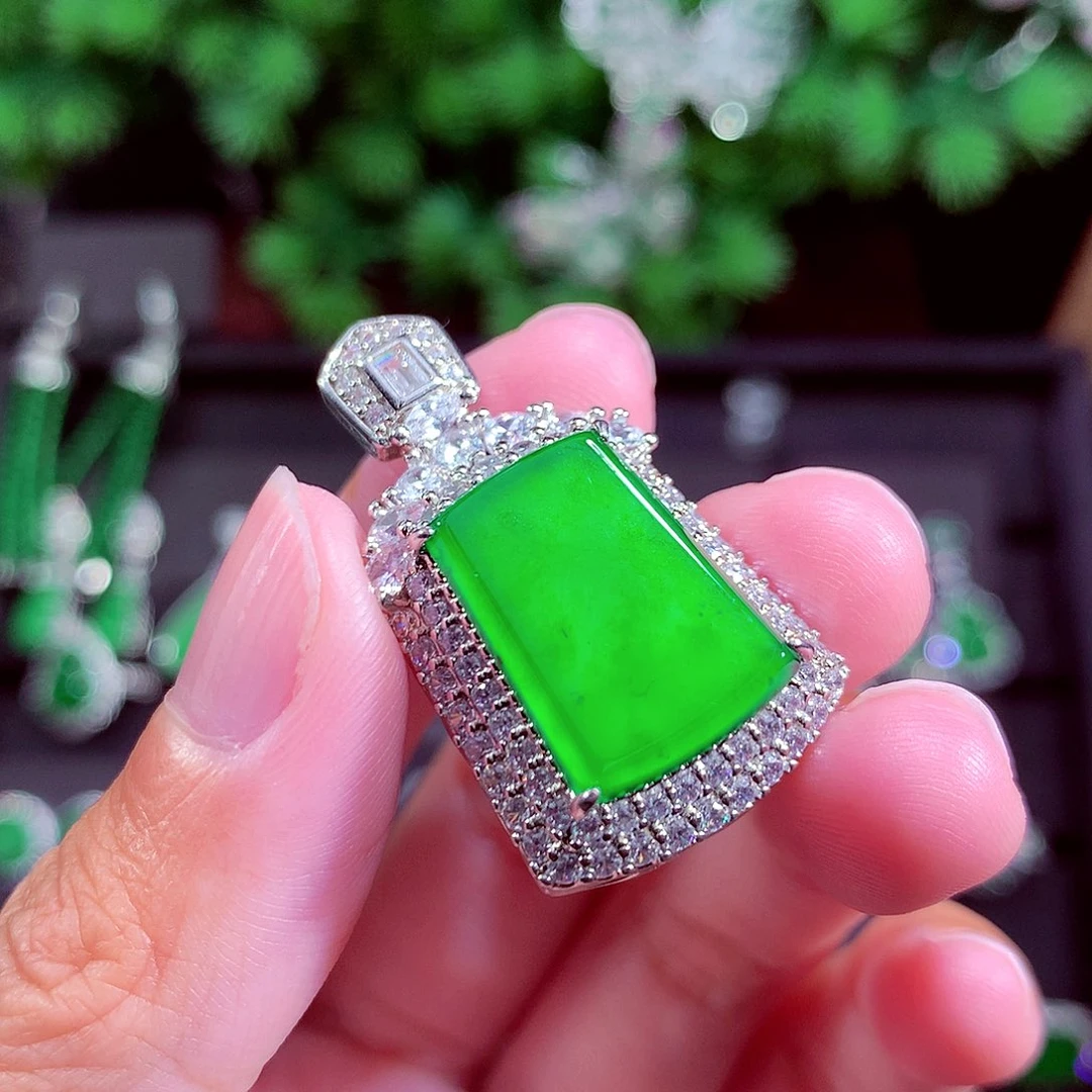 颈饰未镶嵌翡翠天然