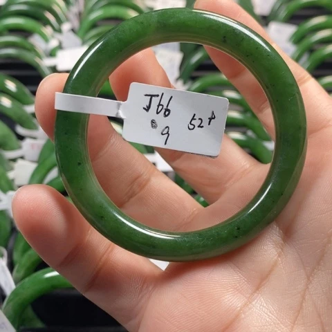 和田玉（碧玉）手镯未镶嵌有瑕疵