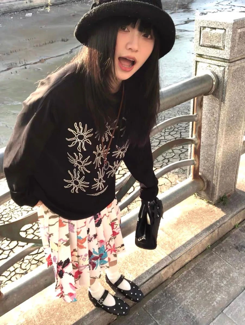【陌嘉】-韩系太阳花印花慵懒感长袖T恤男女秋季打底衫上衣