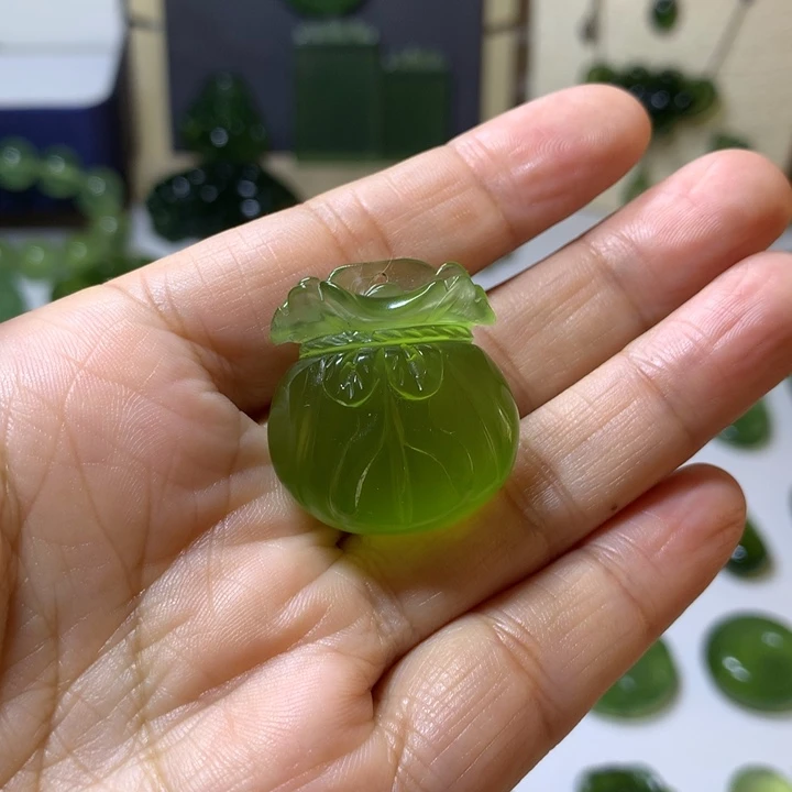 用***2岫玉未镶嵌颈饰吊坠