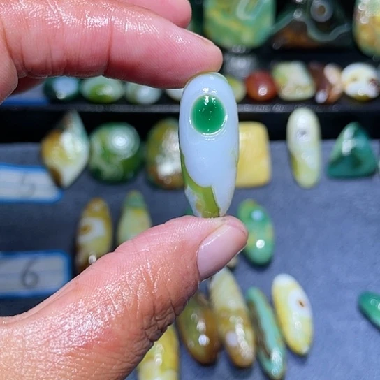 【闪购商品】未镶嵌玛瑙/玉髓珠宝奇石童*