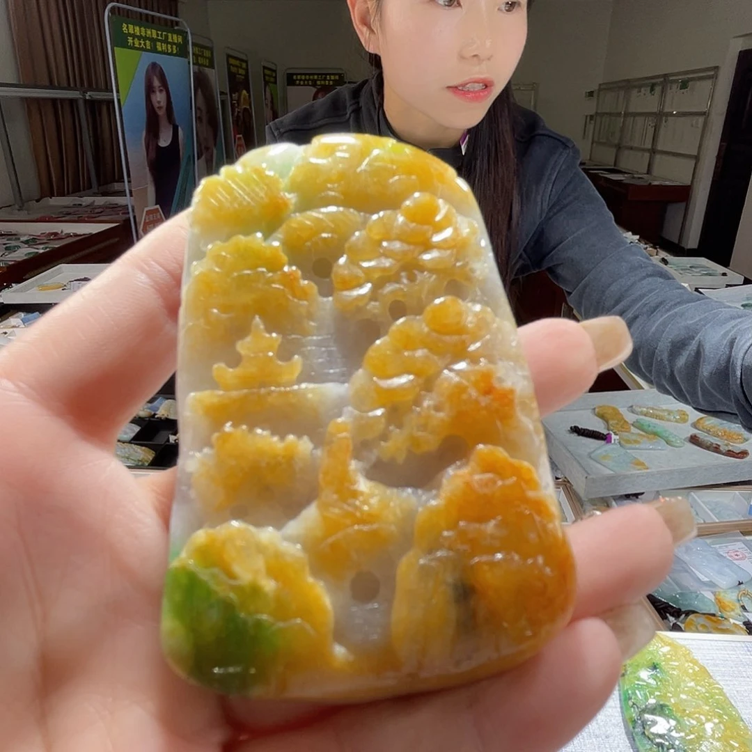 翡翠未镶嵌颈饰一