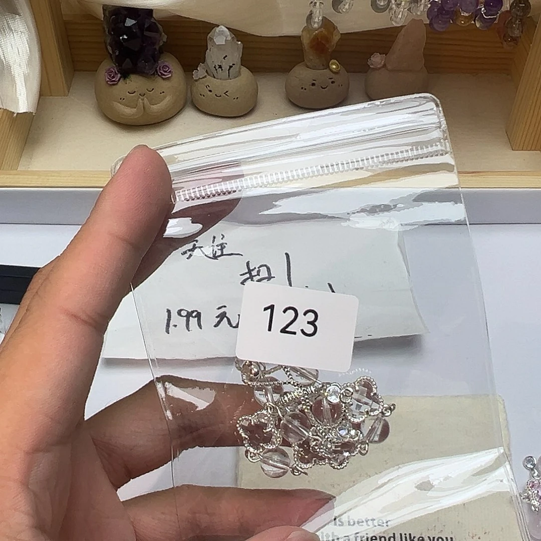 未镶嵌颈饰水晶是**吖天然水晶手串123
