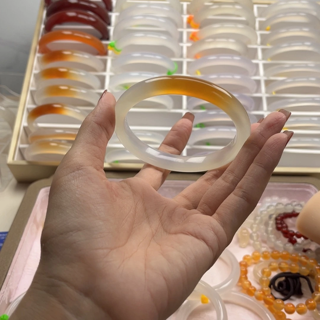 一***.玛瑙/玉髓手镯未镶嵌