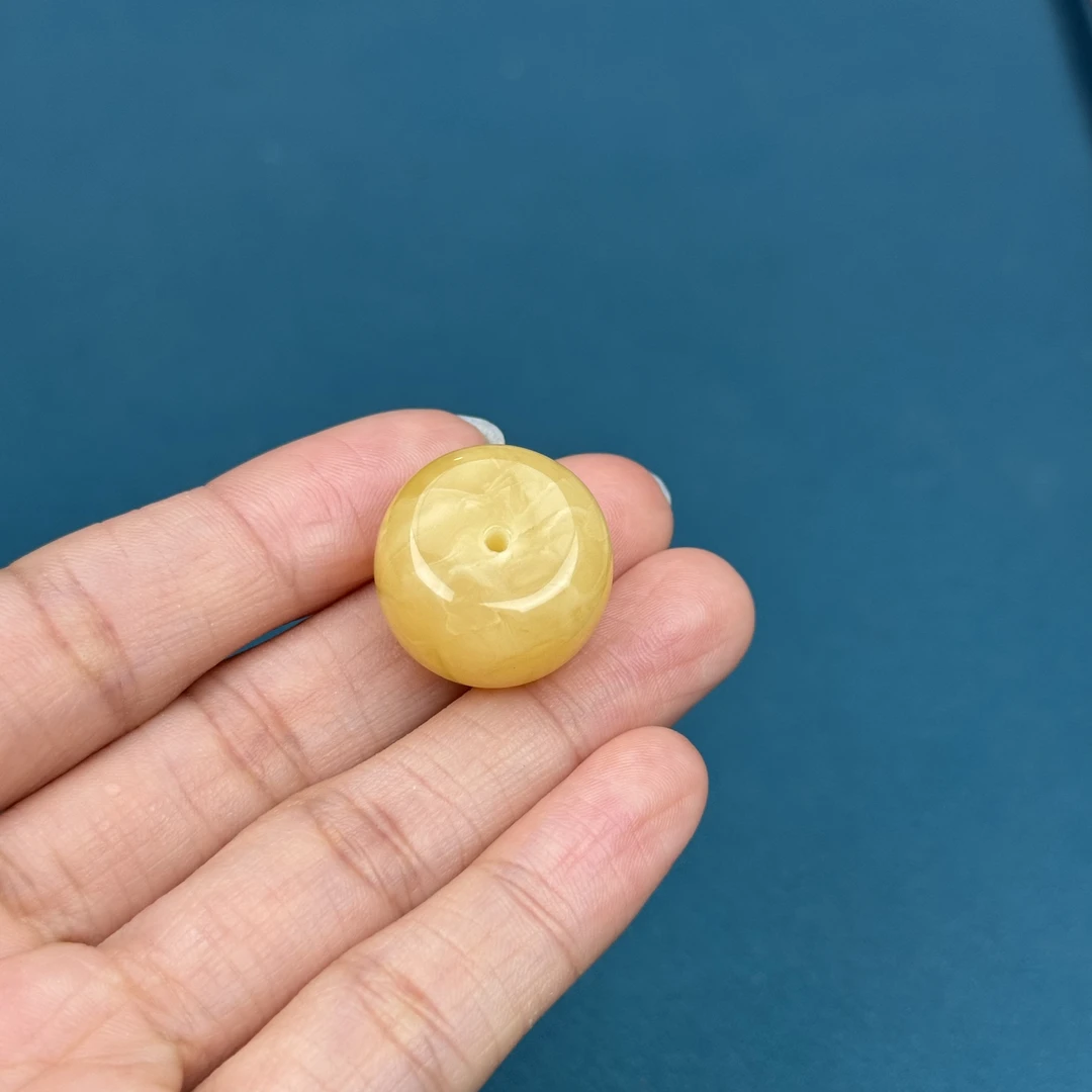 M4648天然原矿蜜蜡 鸡油黄墩子 19.7*13mm 抖音基地质检发货