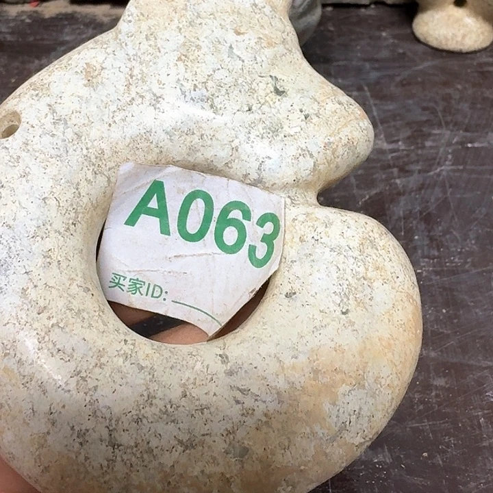 蛇纹石玉颈饰未镶嵌金***茗