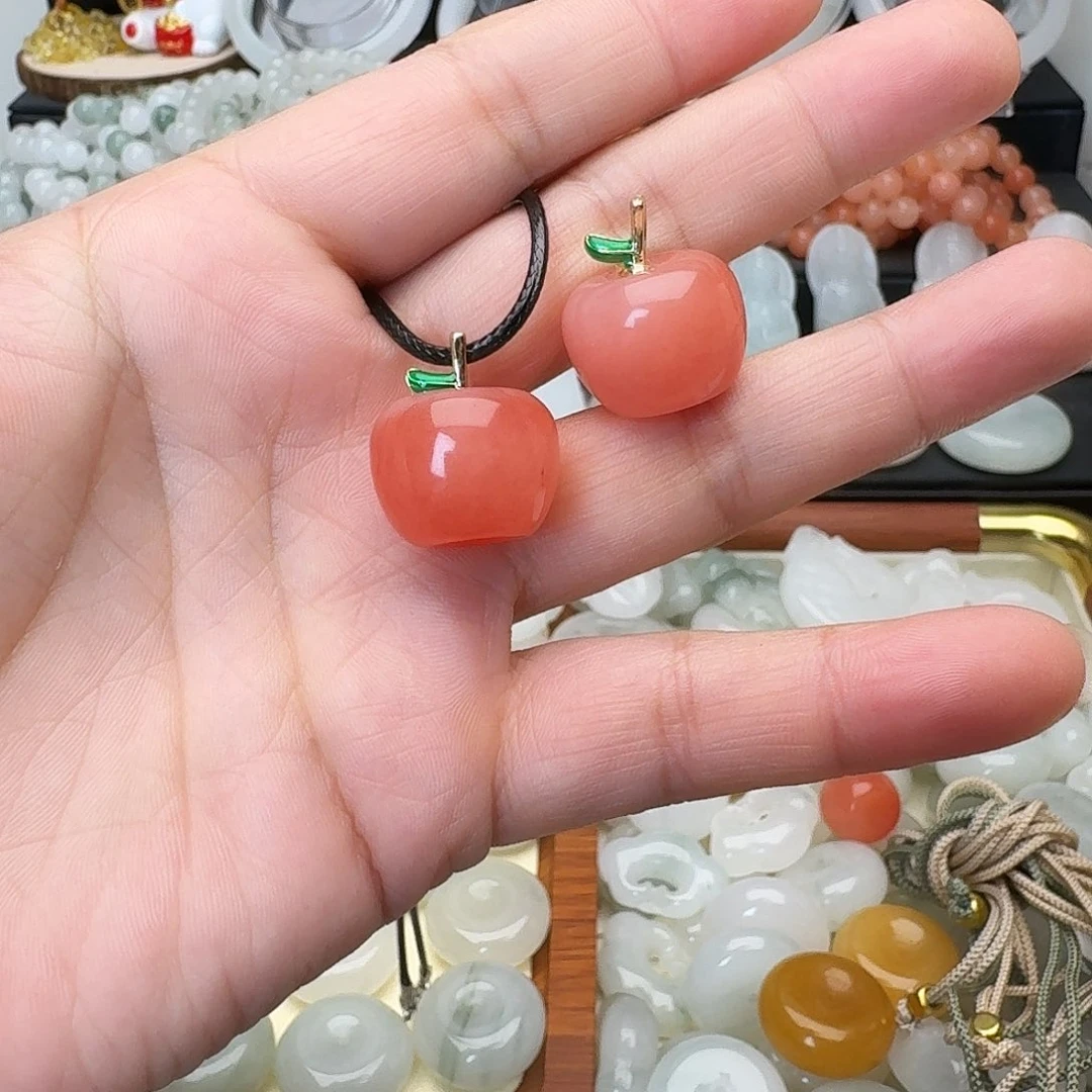 石英质玉未镶嵌颈饰平安果
