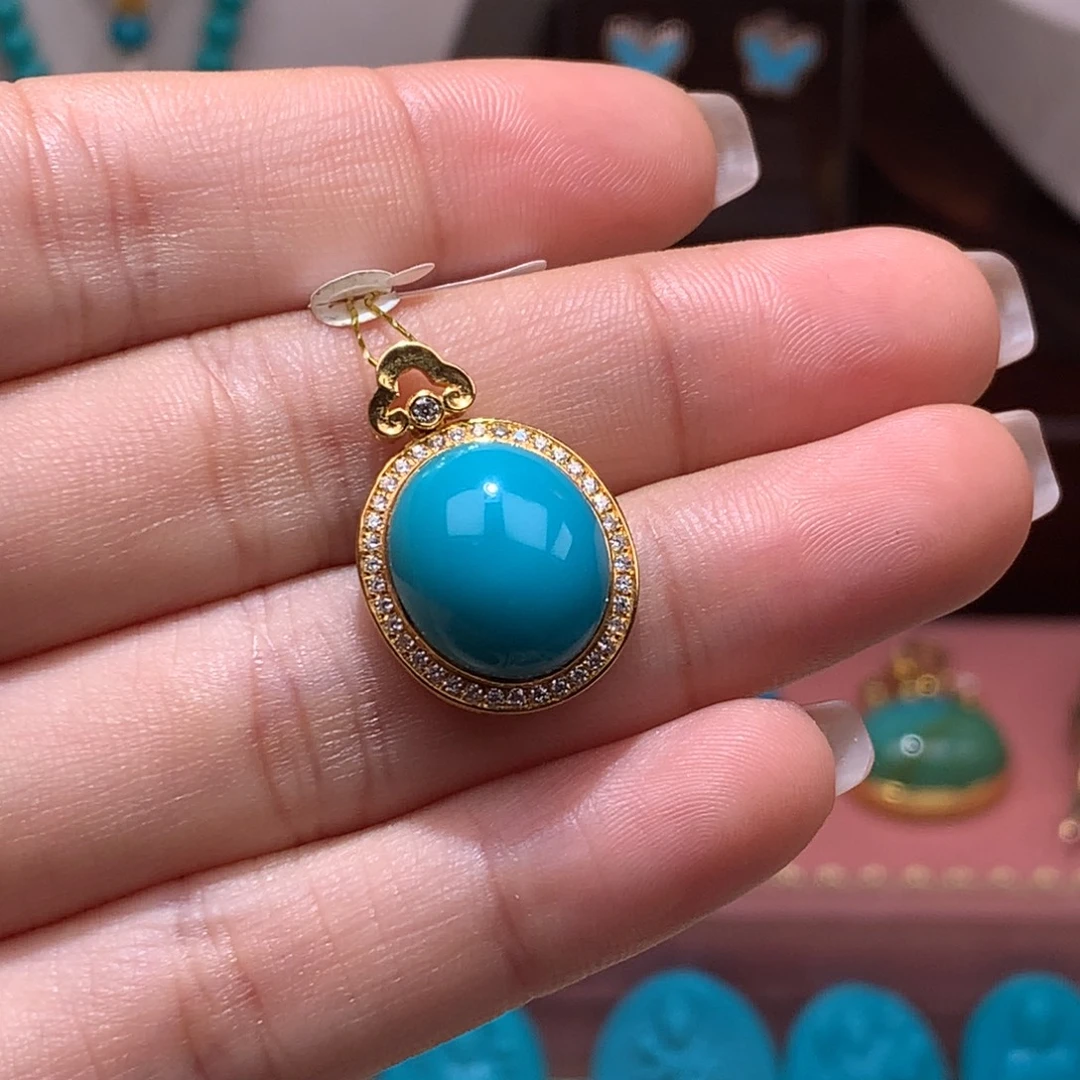 G***，18K金镶嵌绿松石珠宝奇石