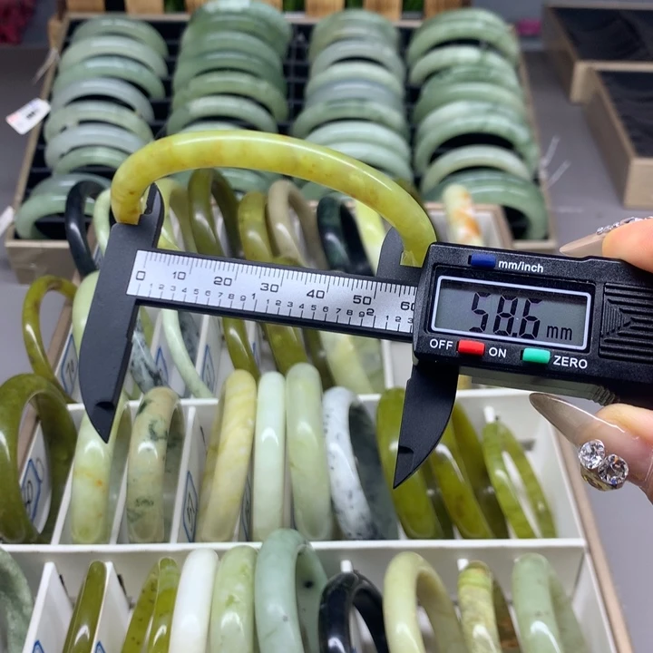未镶嵌蛇纹石玉手镯63