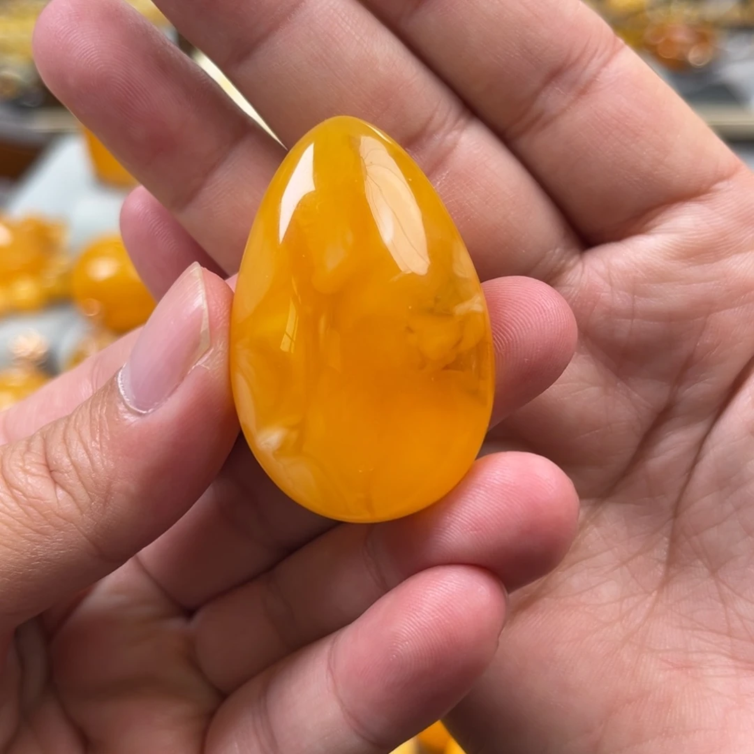 蜜蜡未镶嵌珠宝奇石