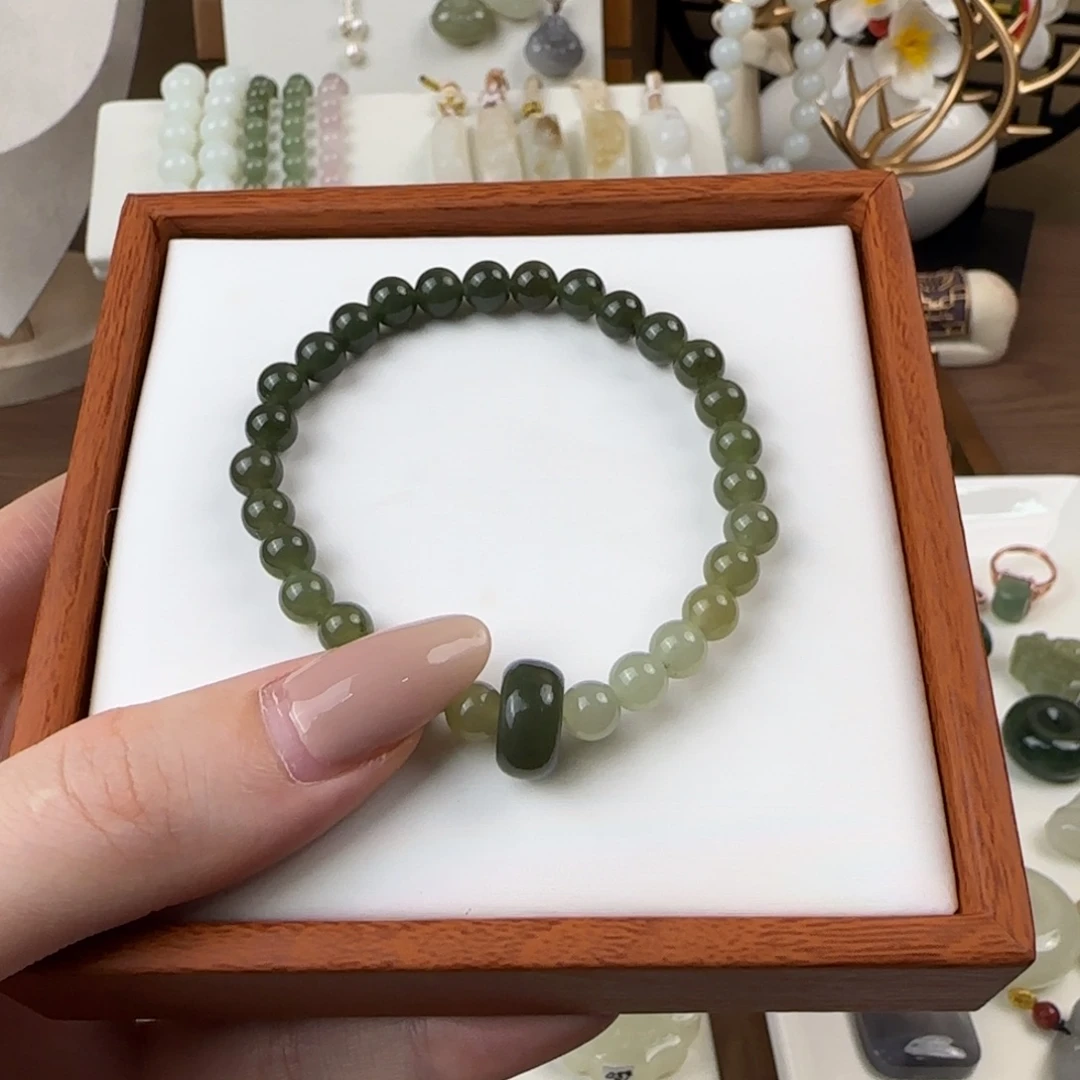 旺***星颈饰未镶嵌和田玉