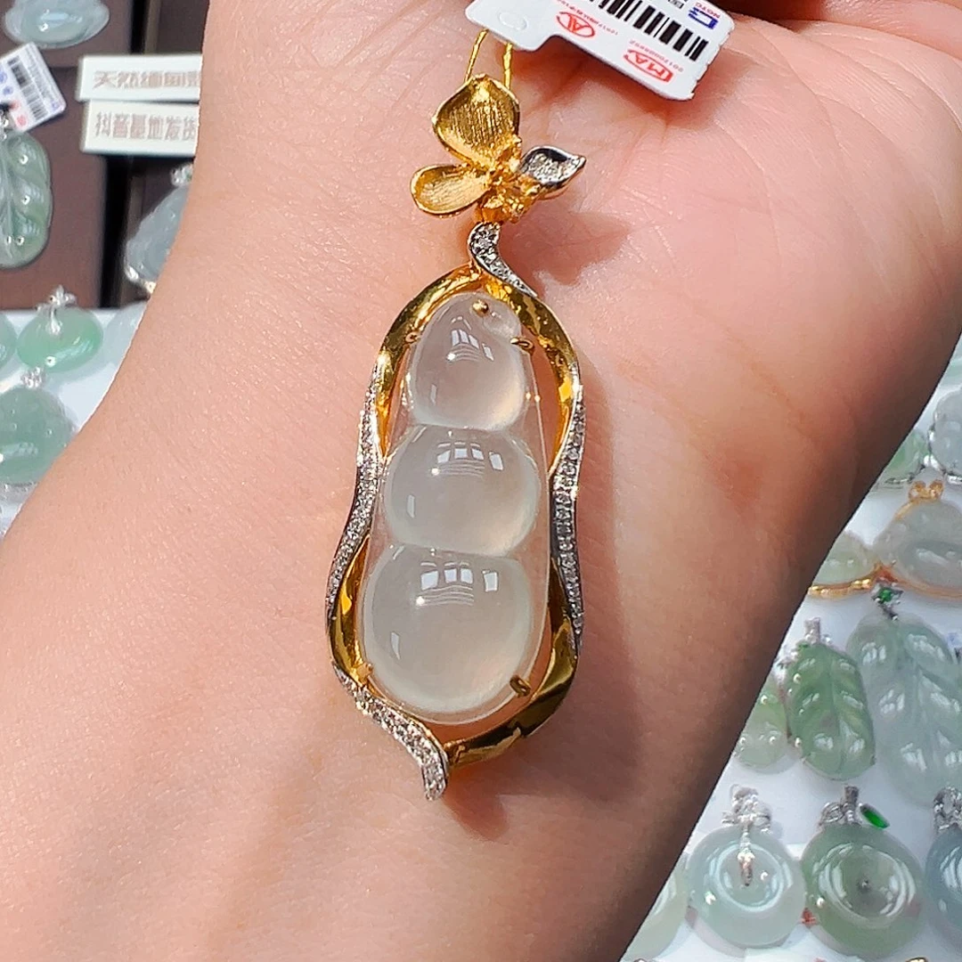 翡翠18K金镶嵌颈饰福豆