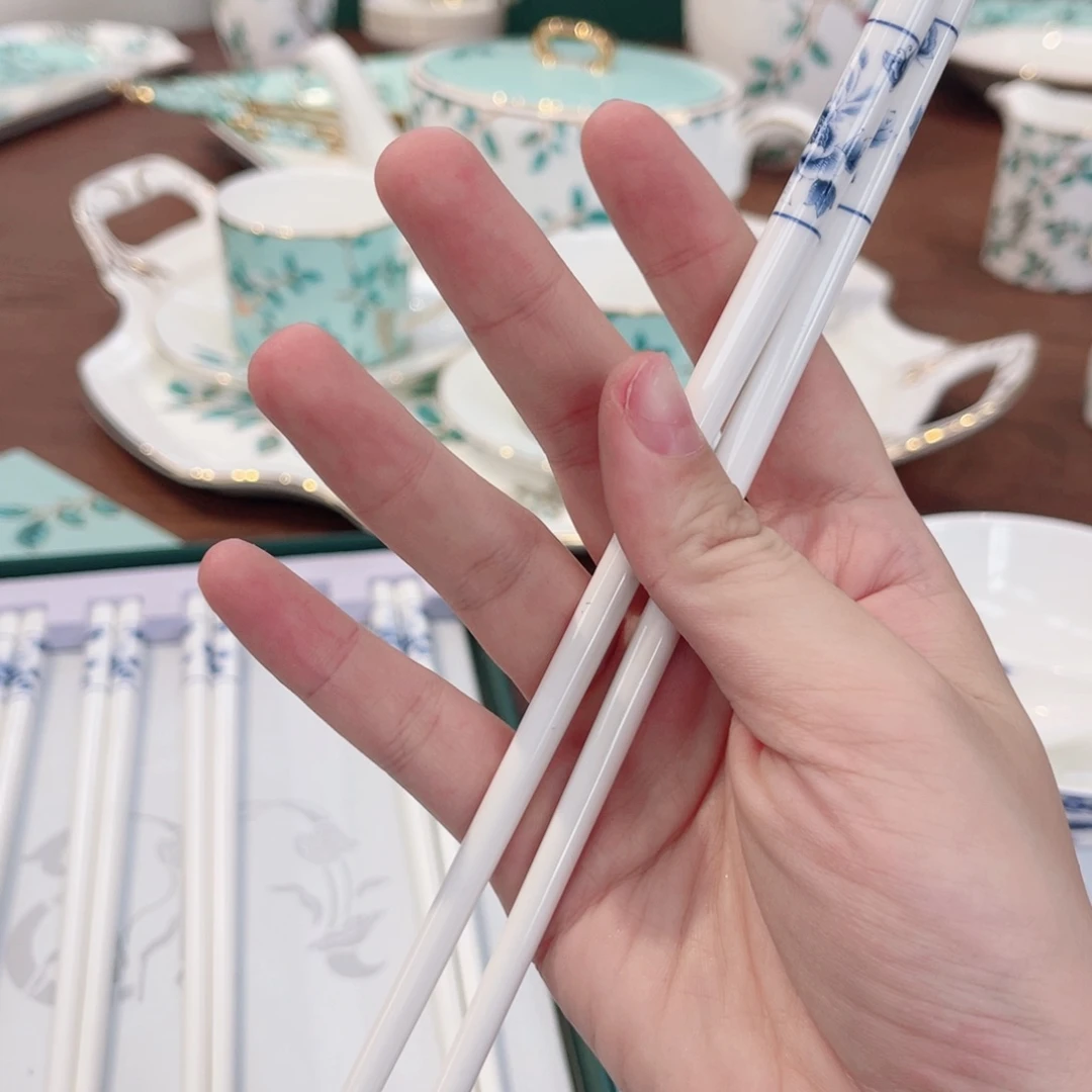 一双筷子—————————-