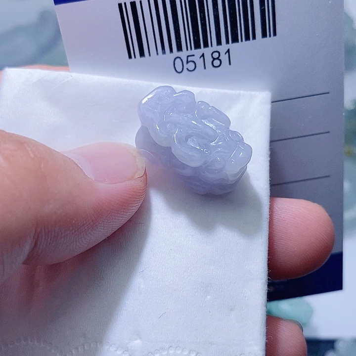 翡翠未镶嵌颈饰是