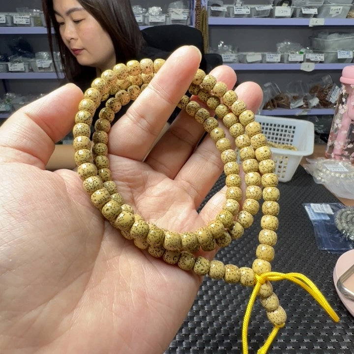 星月菩提手串鸡油黄8×7左右108颗
