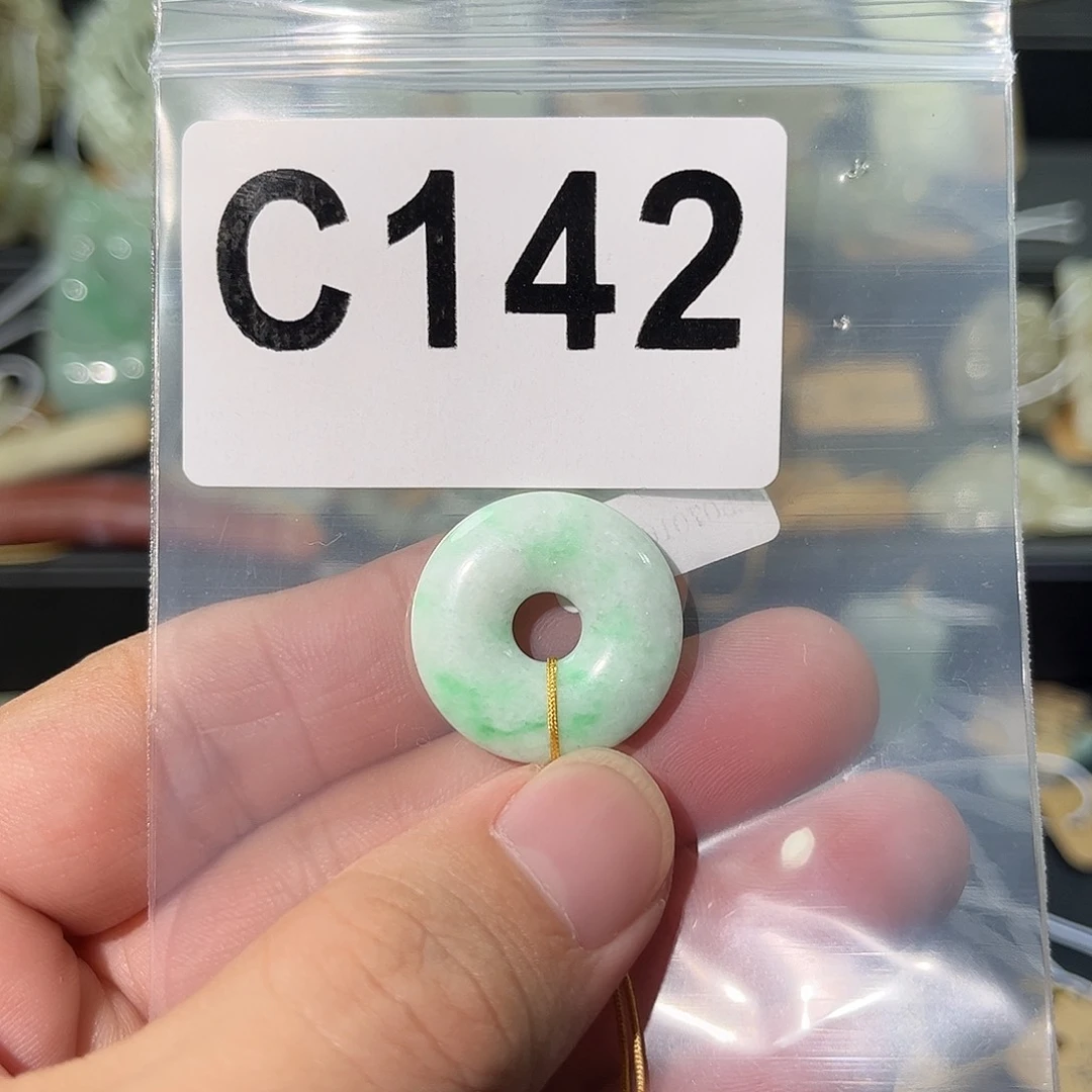 翡翠未镶嵌颈饰平安扣