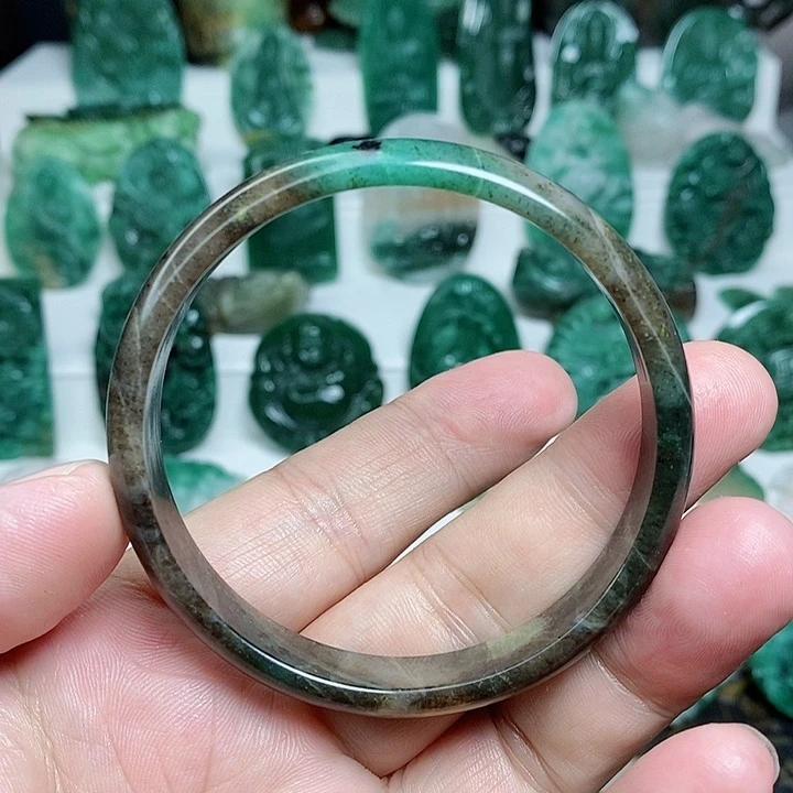 未镶嵌独山玉颈饰