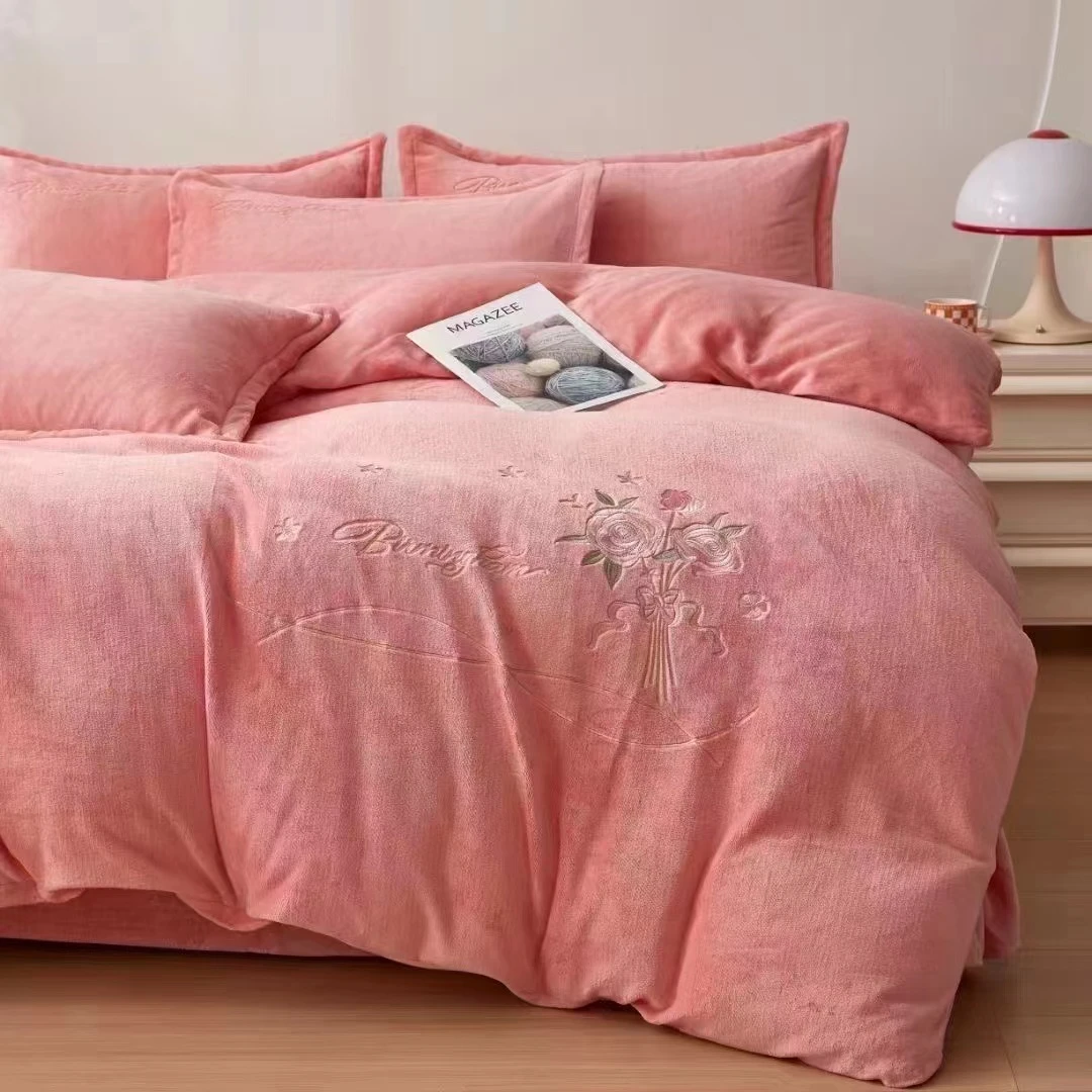 01高克重牛奶绒刺绣被罩