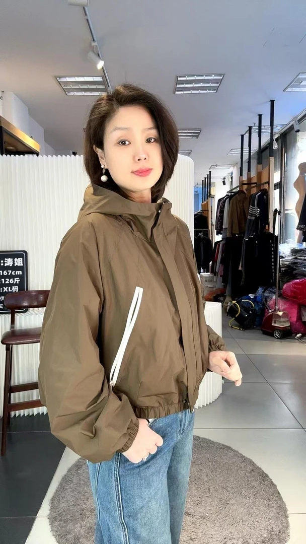 涛姐服饰 25年早春款 三色连帽短款外套 JP9395