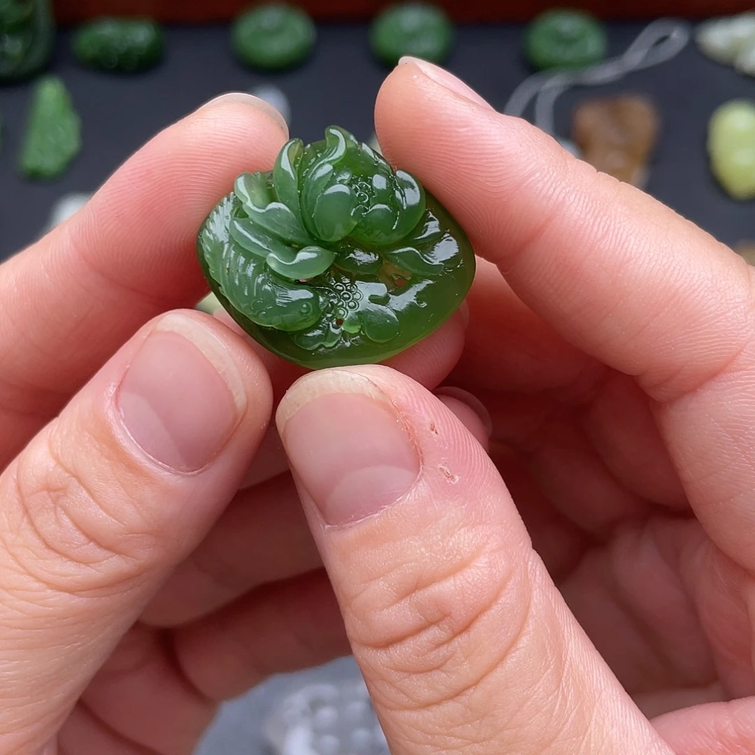 颈饰未镶嵌和田玉碧玉牡丹花