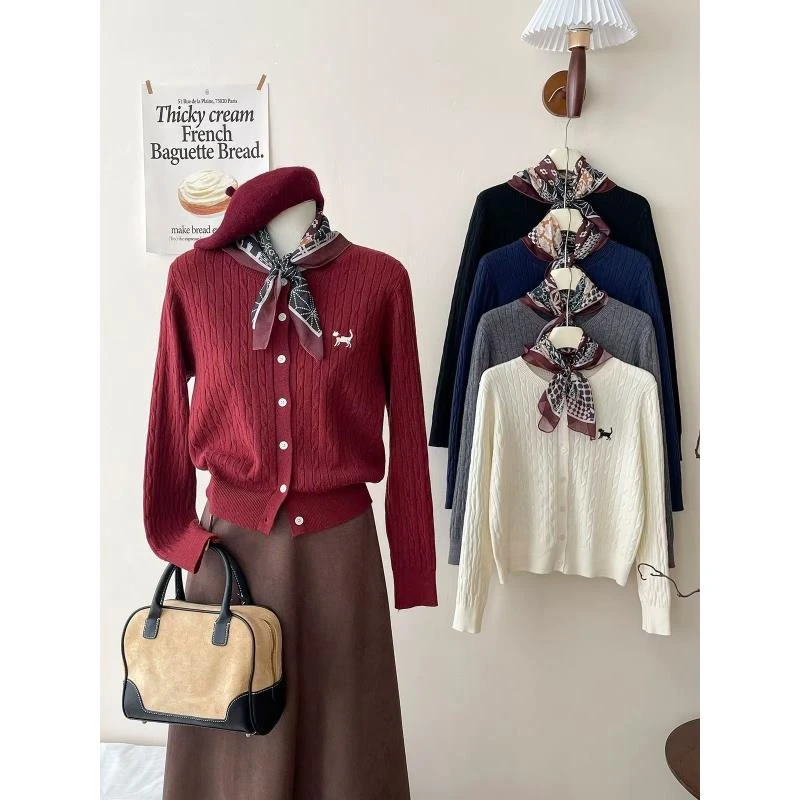 秋季新款复古刺绣麻花配丝巾针织开衫