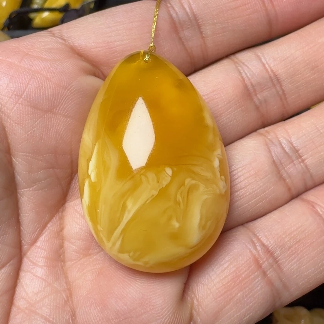 琥珀颈饰未镶嵌小*亚