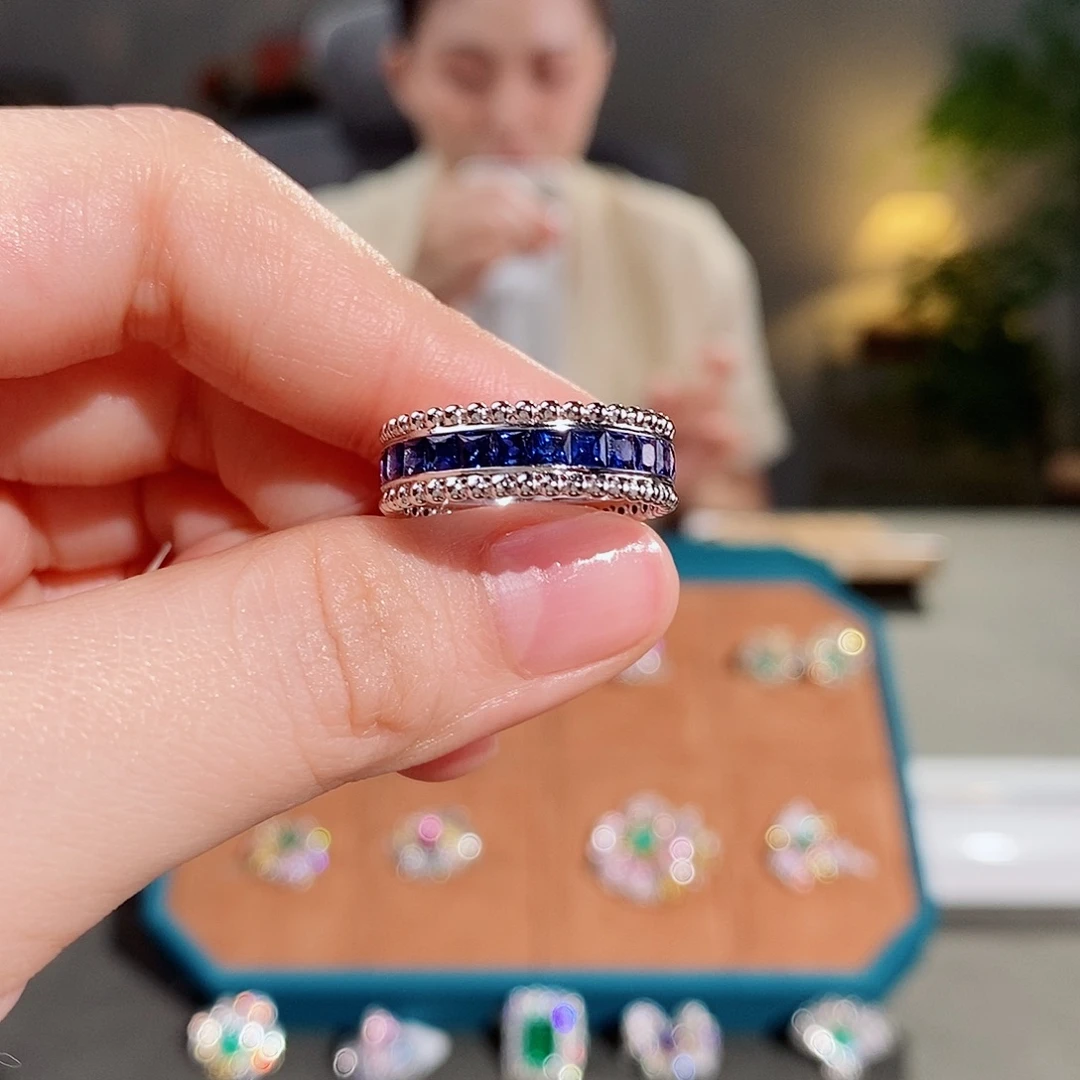 铂Pt950镶嵌蓝宝石戒指2.79ct