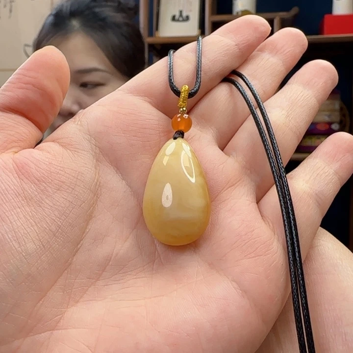 未镶嵌吊坠(赠链)蜜蜡