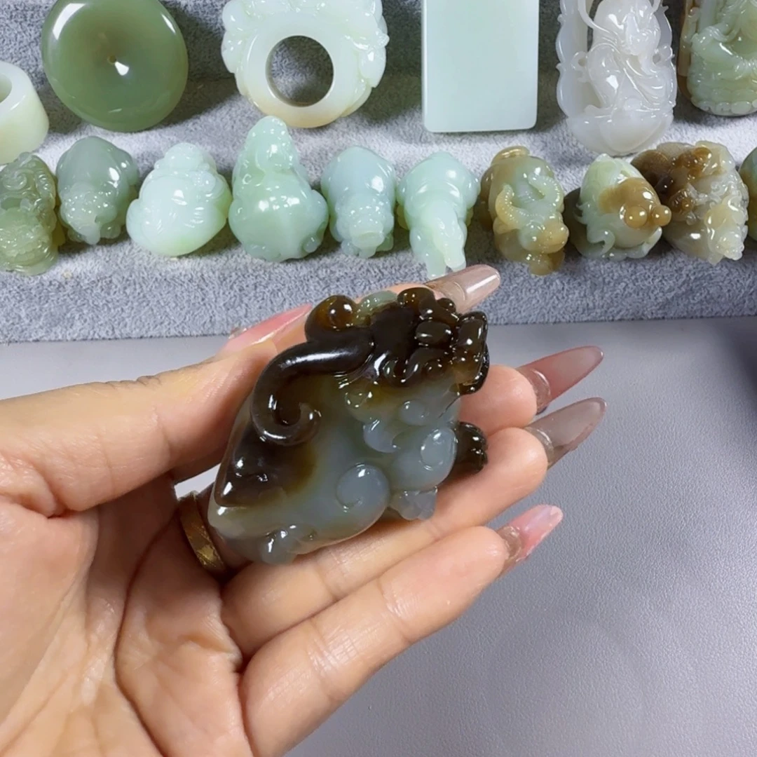 颈饰未镶嵌和田玉（糖玉）