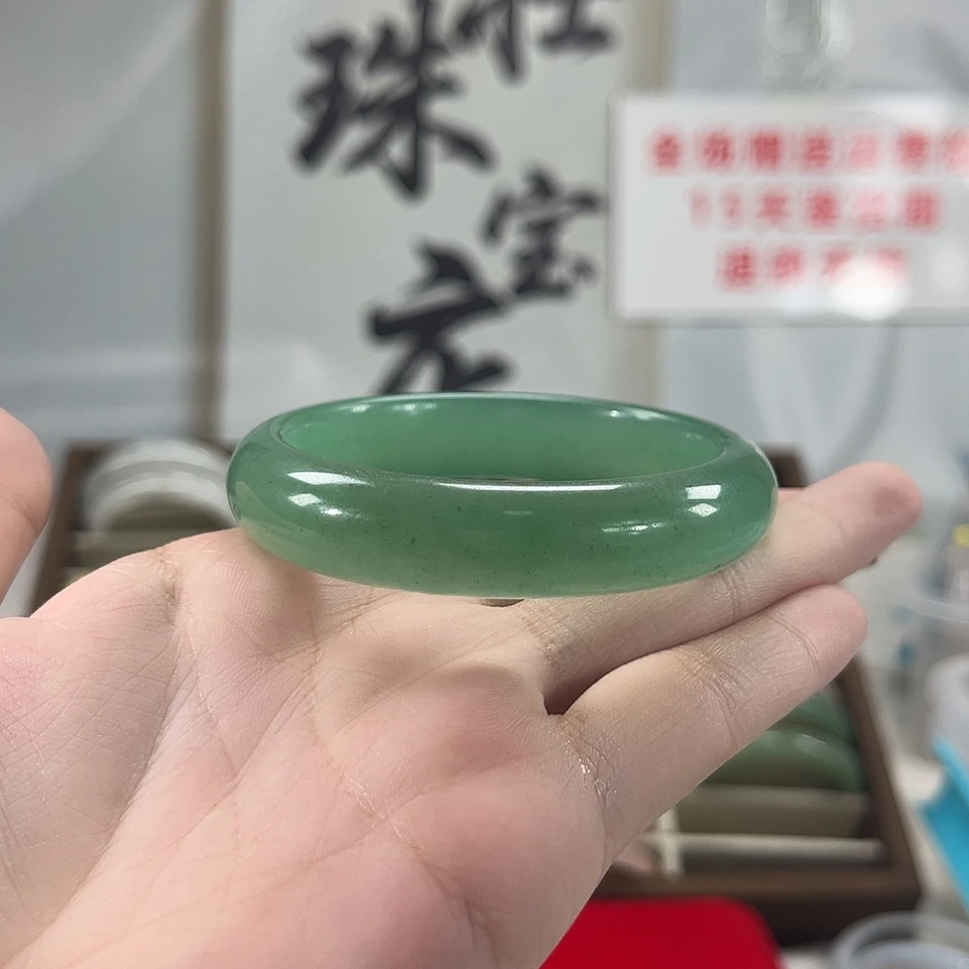 未镶嵌手镯石英质玉