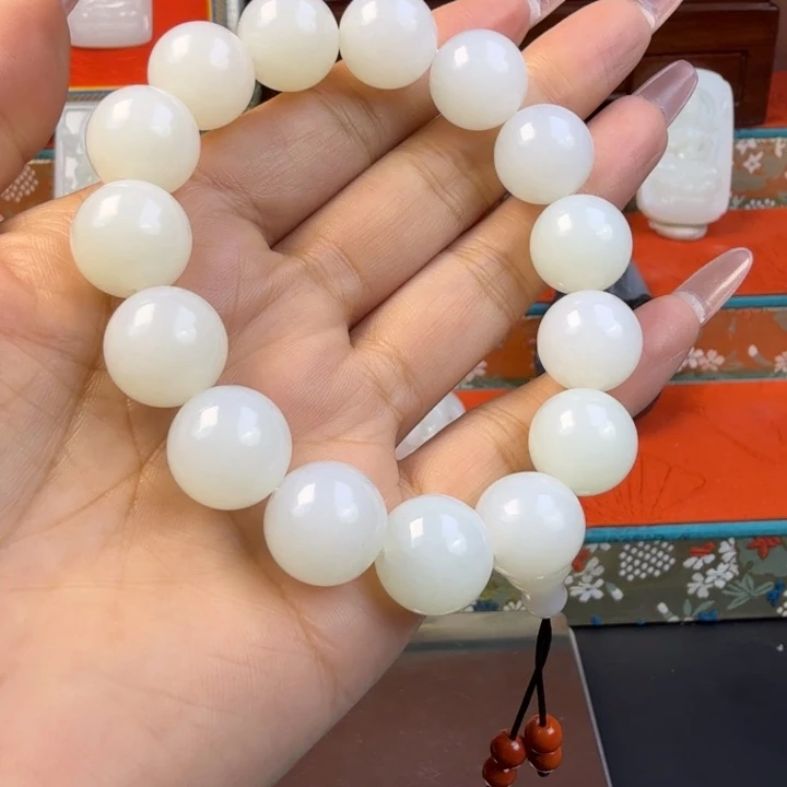 善***渊和田玉未镶嵌颈饰