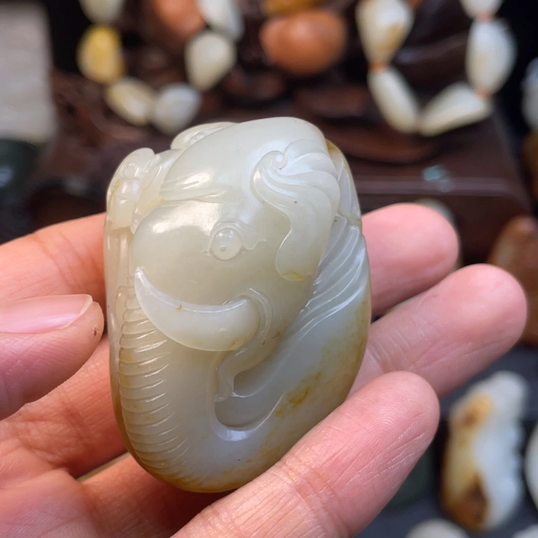 和田玉未镶嵌把件