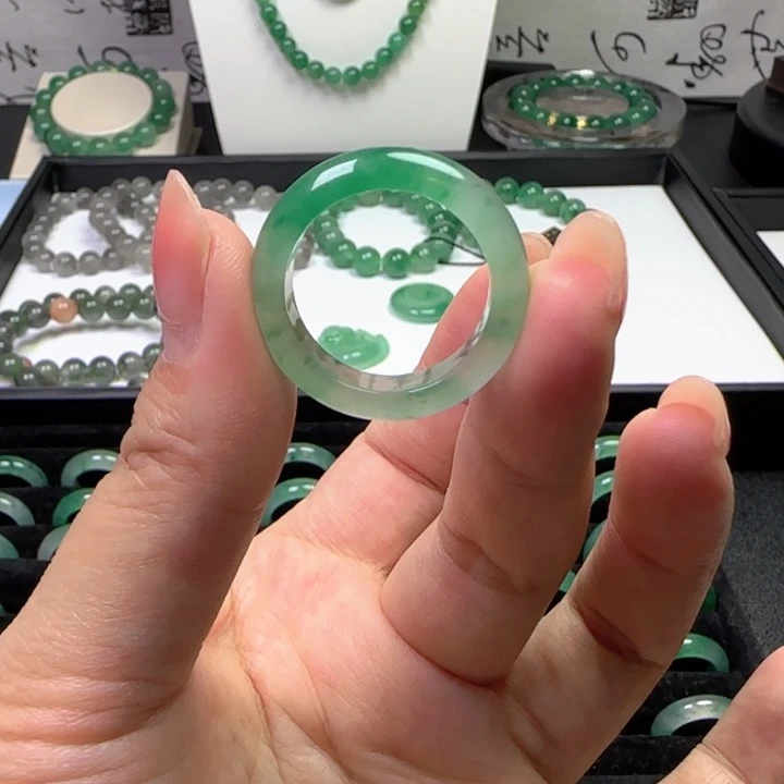 石英质玉（非洲翠），未镶嵌风**丽