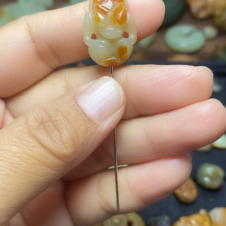 白***明岫岩河磨玉（透闪石质玉）未镶嵌颈饰
