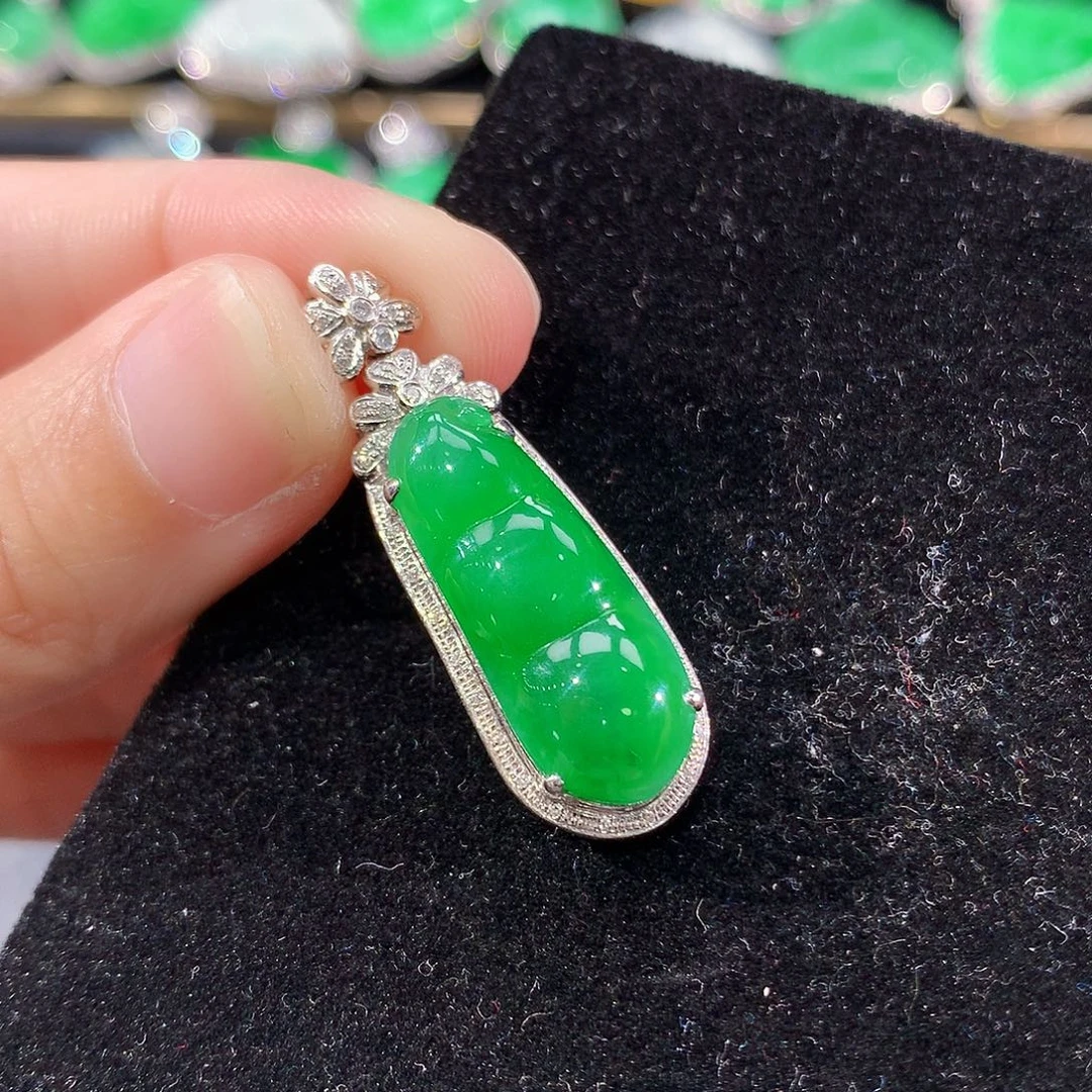 翡翠18K金镶嵌颈饰